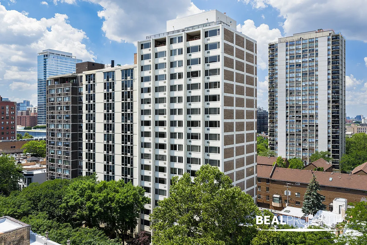 Building Photo - 1344 N Dearborn