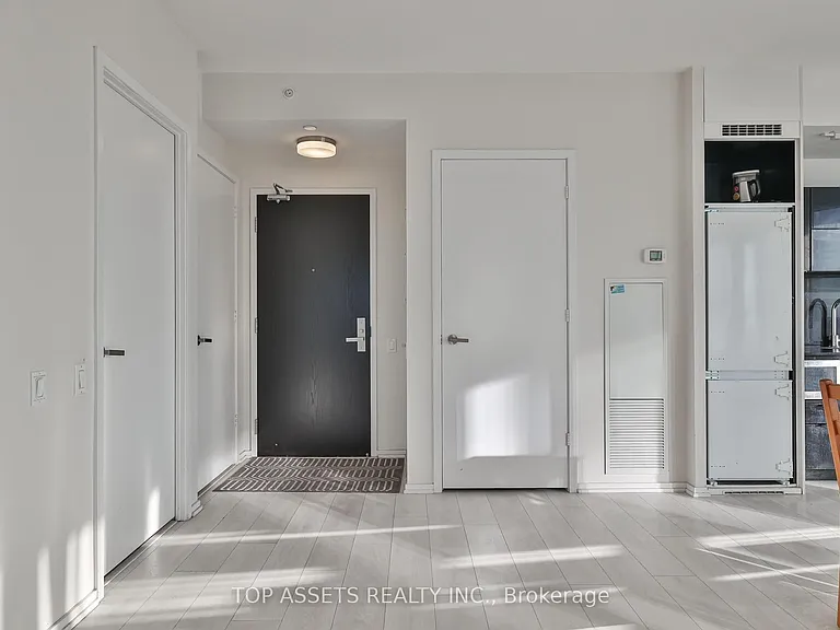 125 Peter St #602 — Photo 3