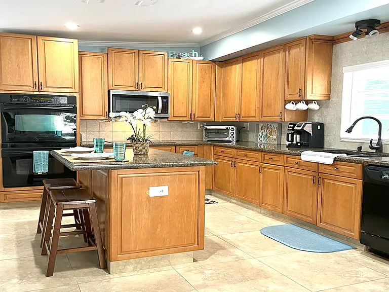 17 Pompano Ave — Photo 2