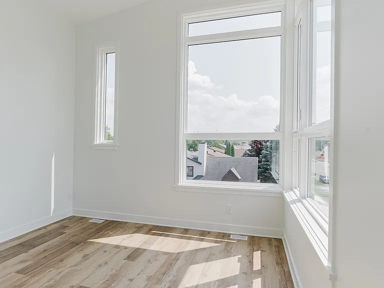 845 Champlain St — Photo 49