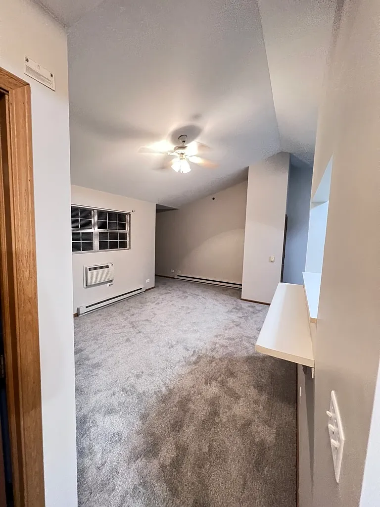 1 bed, 750 sqft, $1,250 — Photo 3