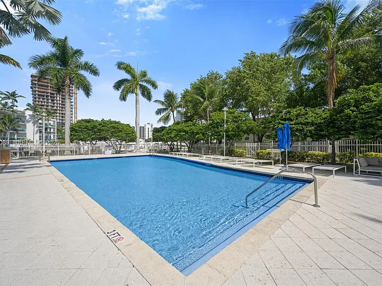 7910 Harbor Island Dr #402 — Photo 25