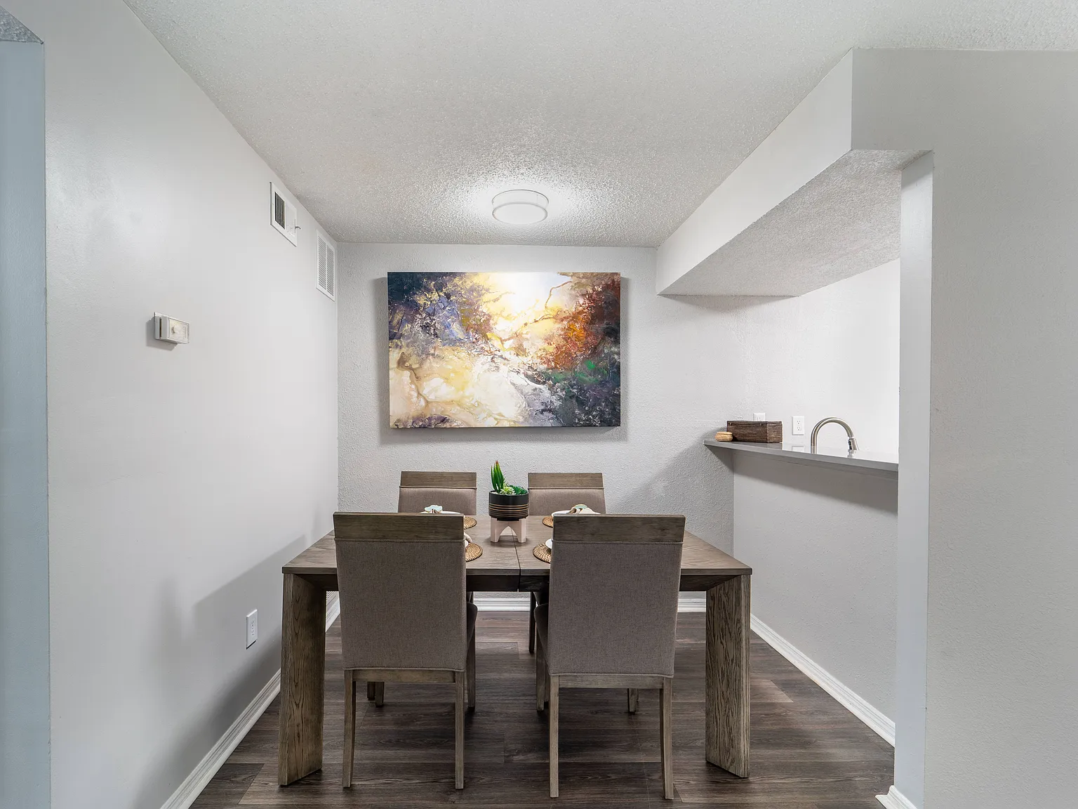 The Alcove — Photo 2