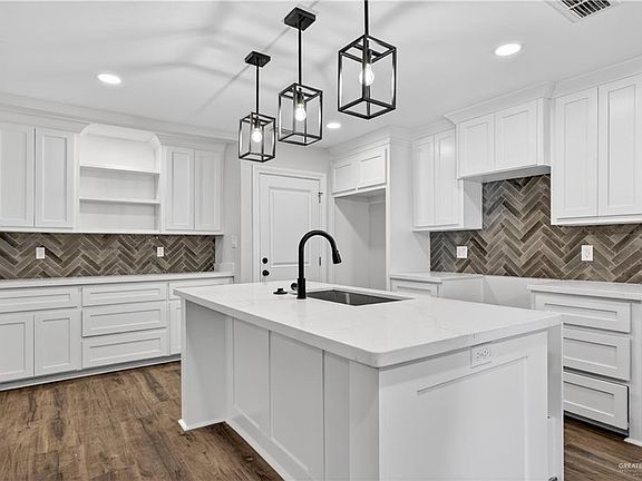 4th image of 129 W Tamarack Ave