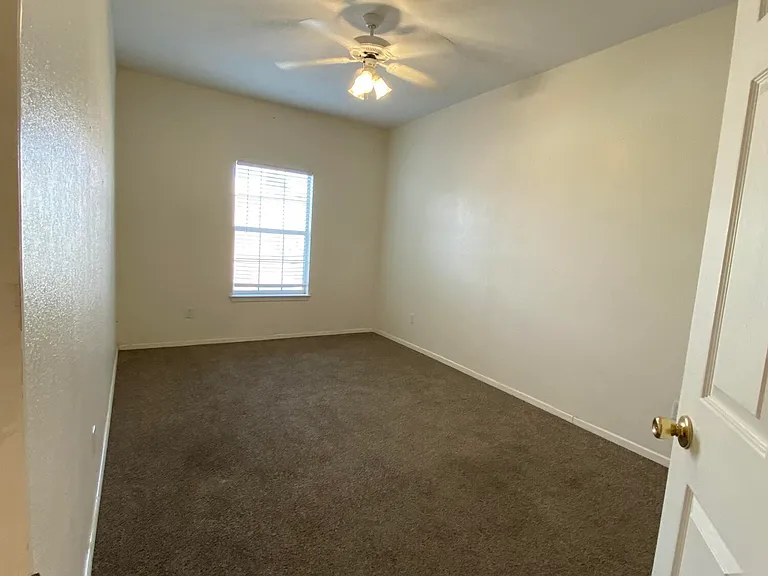 2215 King James Pl — Photo 11