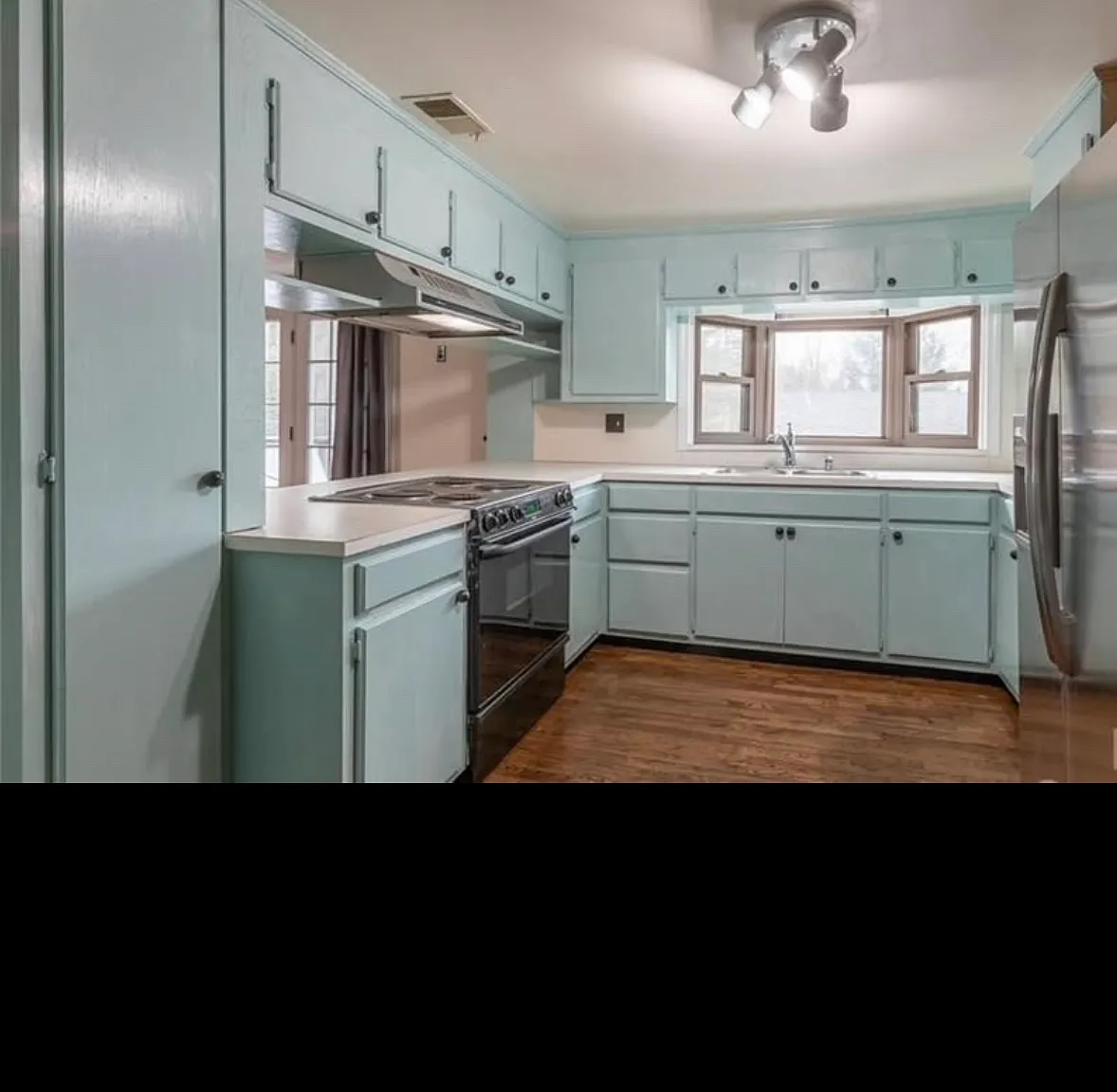 3 bed, 1.5 bath, 1400 sqft, $1,750 — Photo 3