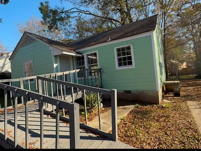 307 E Ridgeway St — Photo 1
