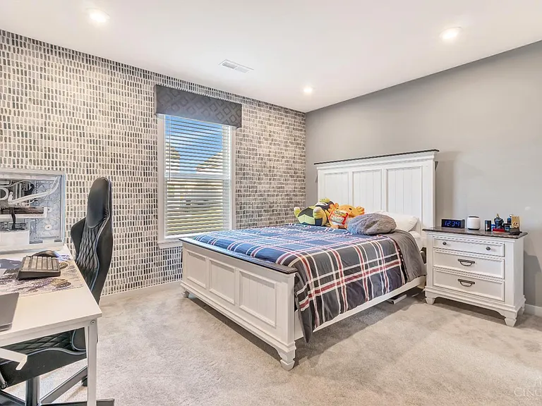 5817 Montrose Ct — Photo 32