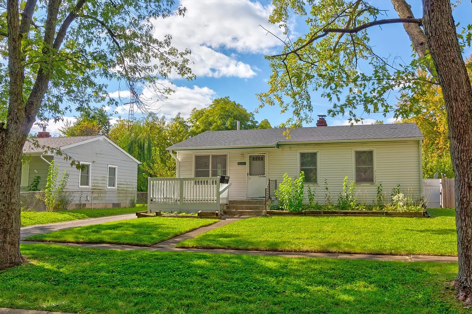 22216 Paxton Ave photo 1