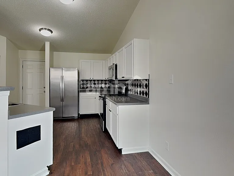 5624 Grassy Bank Dr — Photo 4