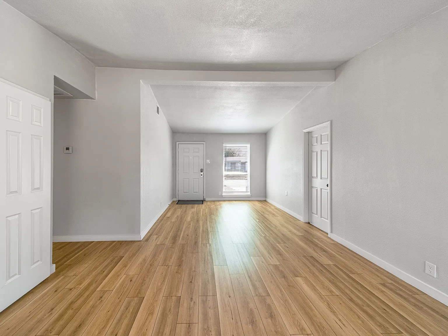 4 bed, 1248 sqft, $2,550 — Photo 4