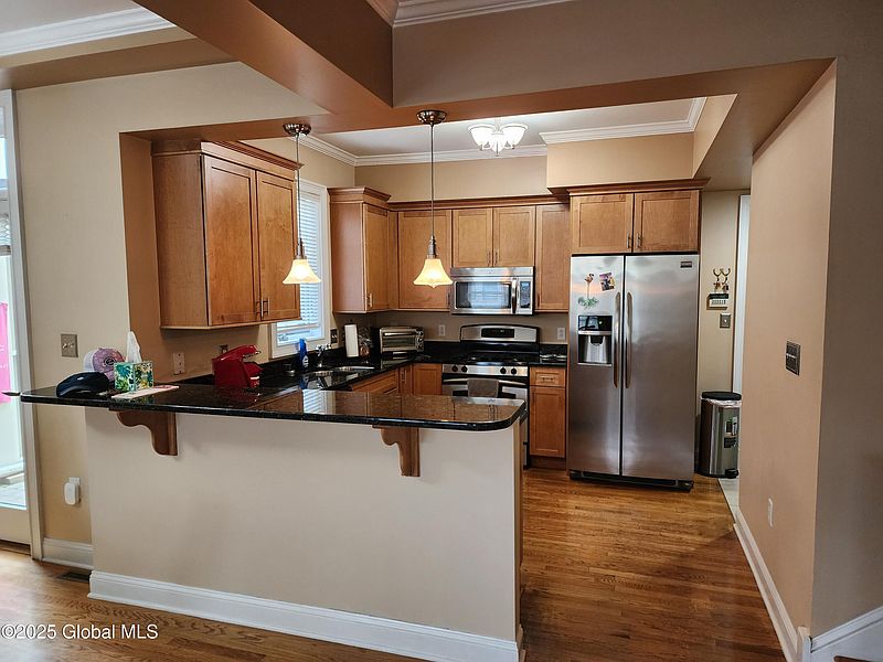 4th image of 146 High Rock Avenue