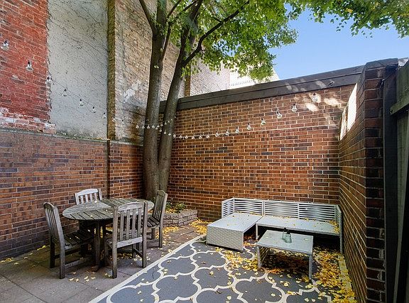 4th image of 1330 N La Salle St #100