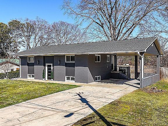 3rd image of 5 Greenbriar Ave