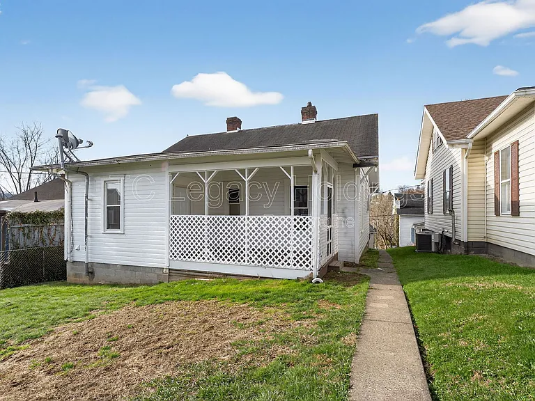 604 Hart St — Photo 4