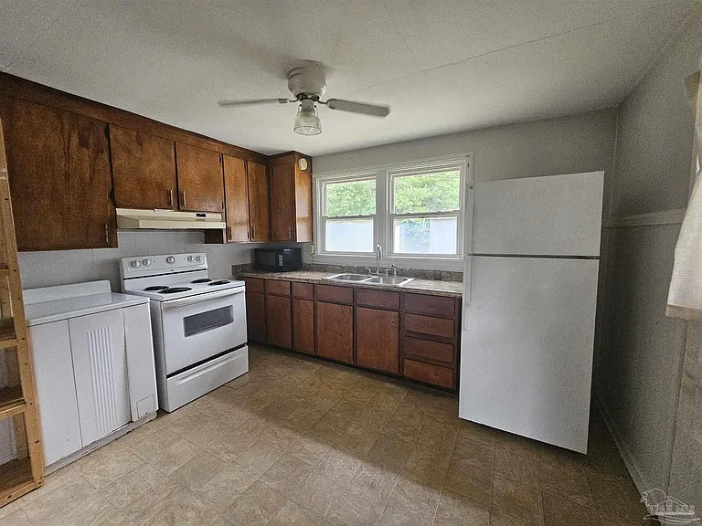 3808 N 10th Ave — Photo 3