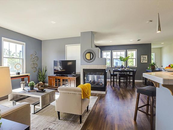 3rd image of 904 Monarch Cir