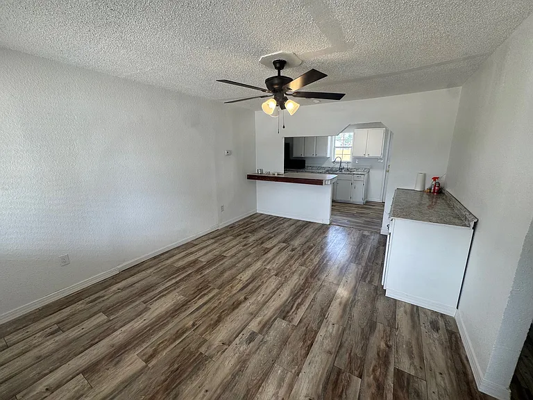 2404 W 9th St — Photo 3