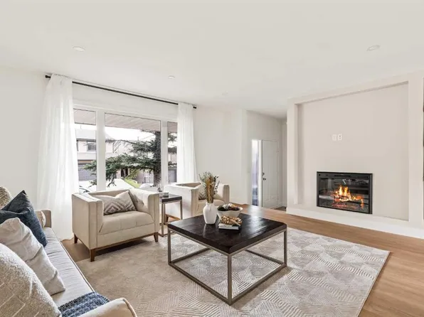 11 NE Coach Manor Rise SW, Calgary, AB T3H 1C5