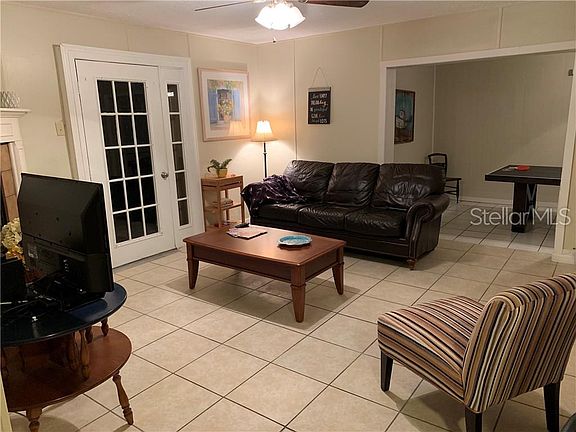 4th image of 414 Country Club Dr