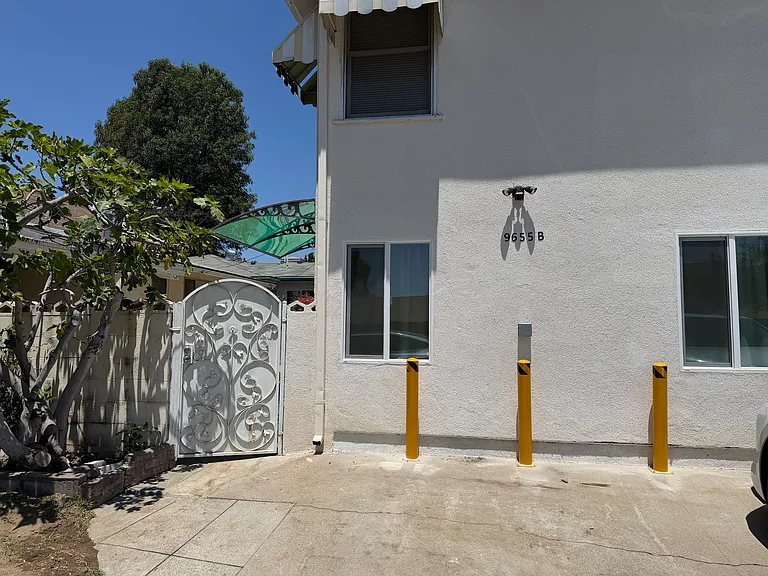 9655 Woodruff Ave #B — Photo 1