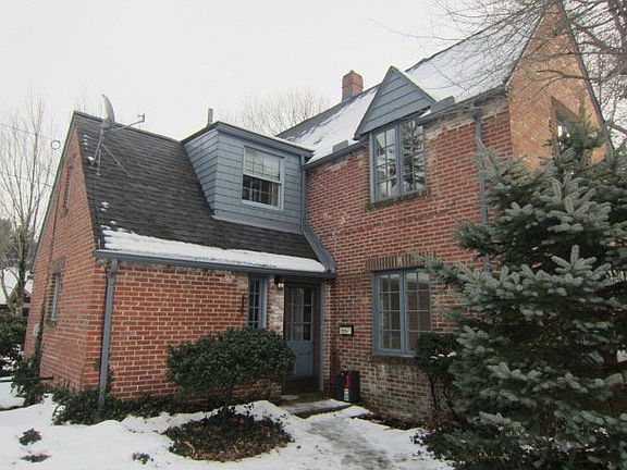 5th image of 130 N Countryside Dr