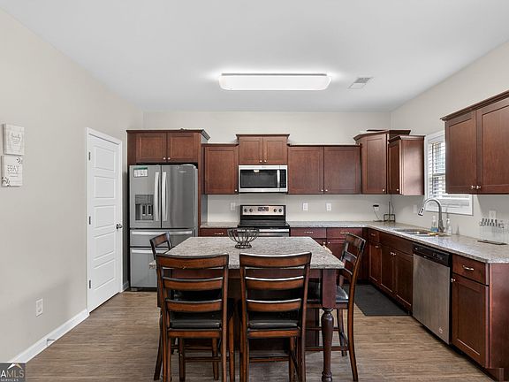 4th image of 338 Springwater Way