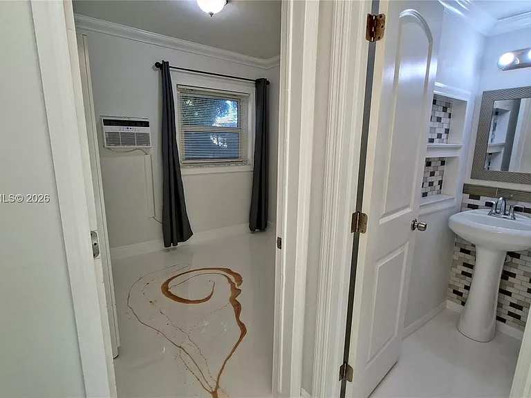 1028 S 62nd Ave #B — Photo 5