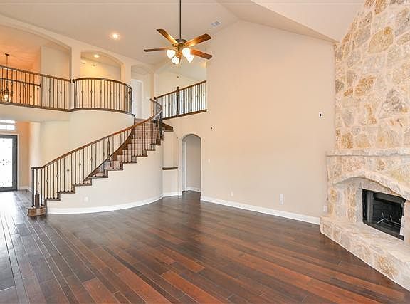 5th image of 402 Sierra Ave