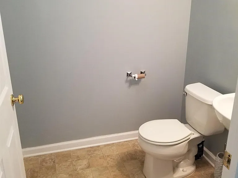 136 Barrington Ct — Photo 7