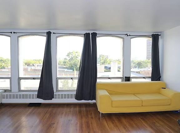 2nd image of 1400 E 55th Pl APT 614S