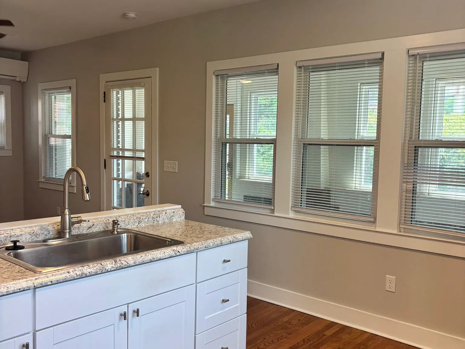Studio, 500 sqft, $1,450 — Photo 4
