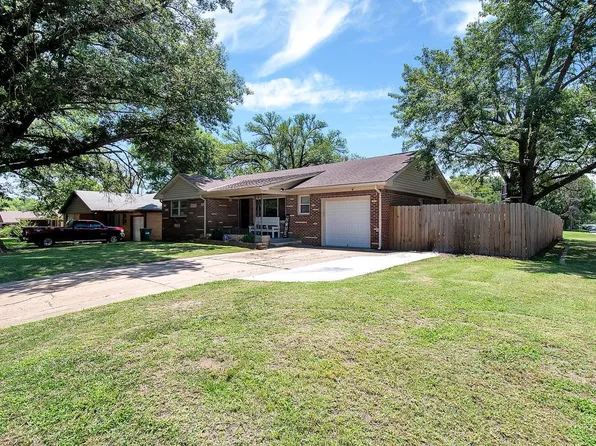 303 E English St, Mulvane, KS 67110