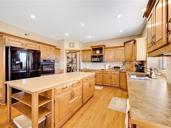 4th image of 2409 NE Sweet Water Cir