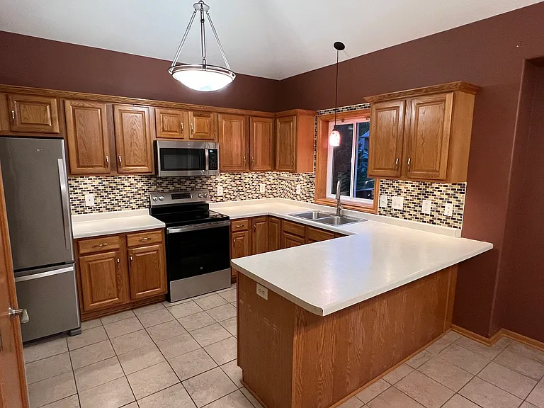 929 Plymouth Ln NW — Photo 14