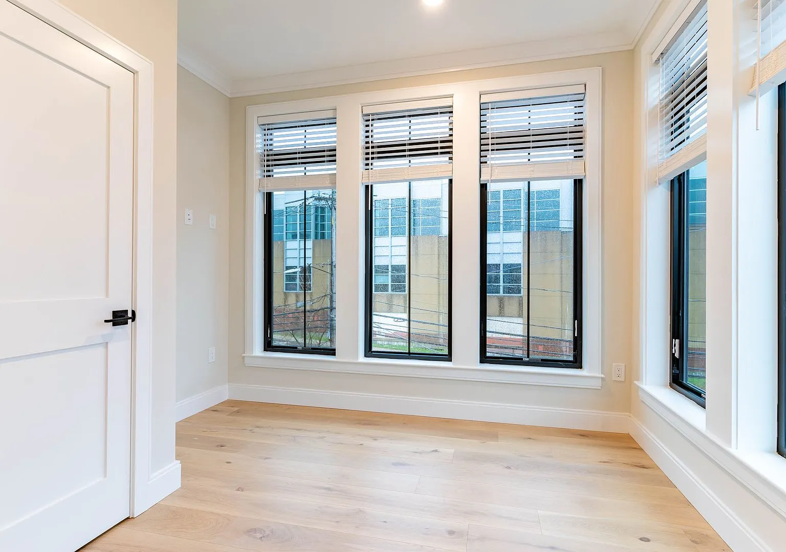 2 Months free! Modern, Pet-Friendly 4.5 Bed/3 Bath in Allston with Washer and Dryer in Unit — Photo 1