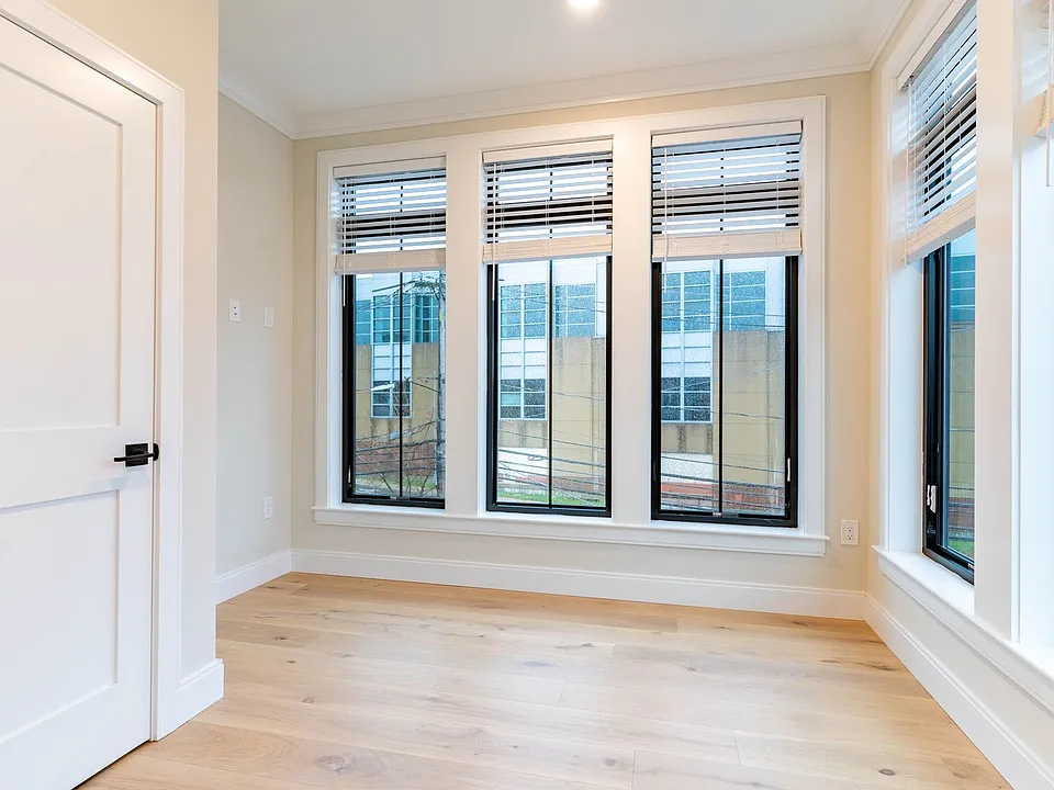 151 Everett St #320