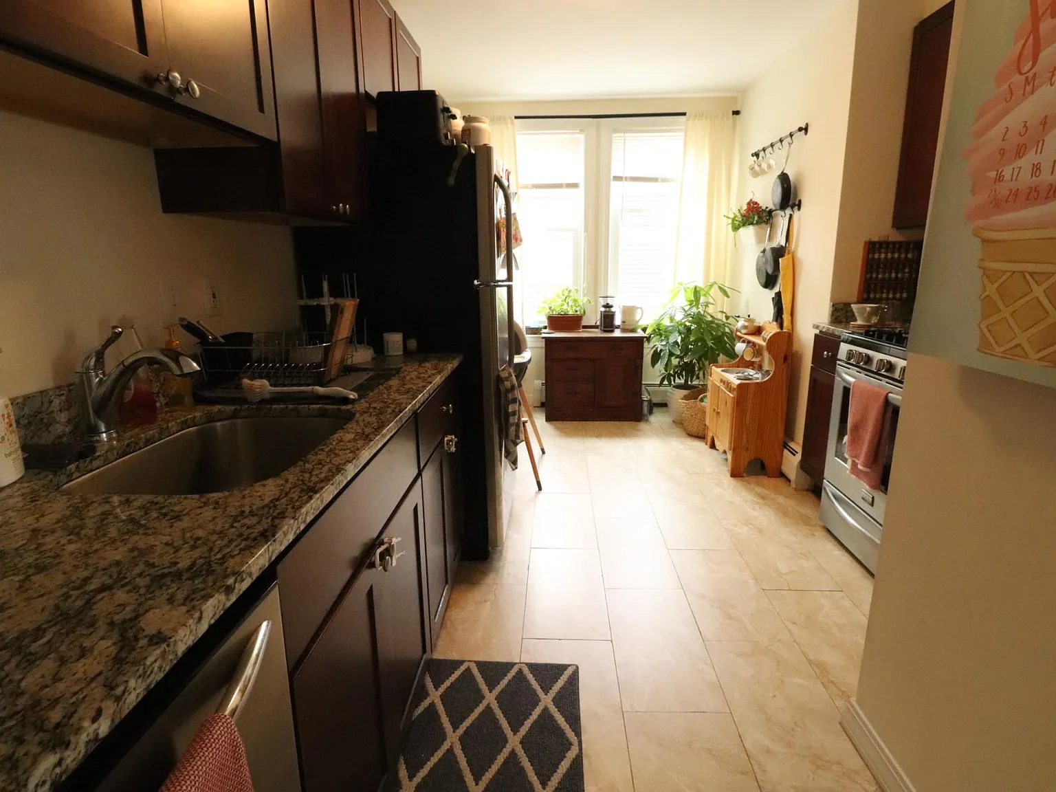 3 bed, 1200 sqft, $3,100 — Photo 3