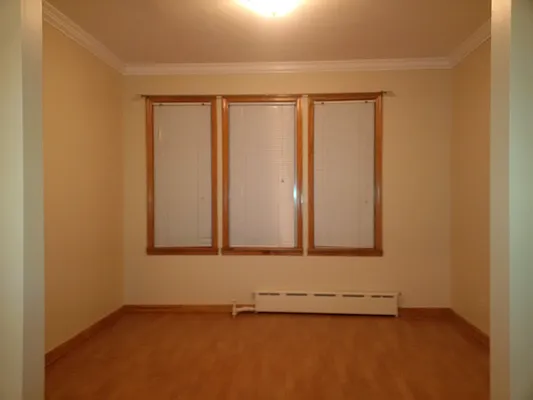 Rented by Halvatzis Realty | media 32