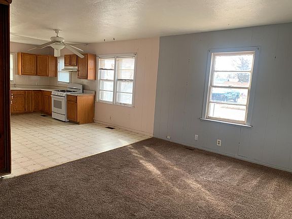 2nd image of 802 Summit St