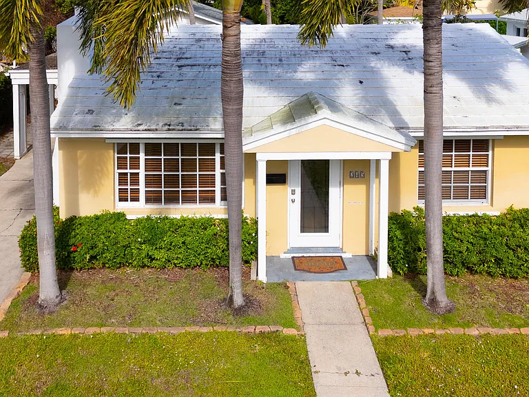 245 Cortez Rd — Photo 1