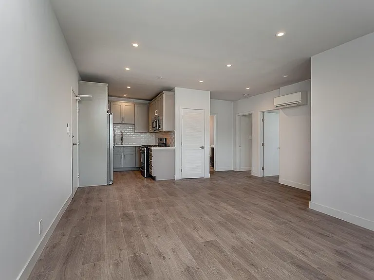 1541 Rockwood St #8 — Photo 3