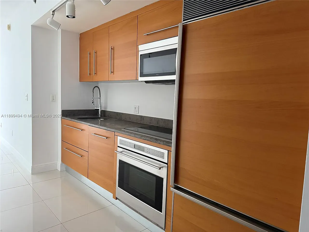 Studio, 546 sqft, $2,700 — Photo 4
