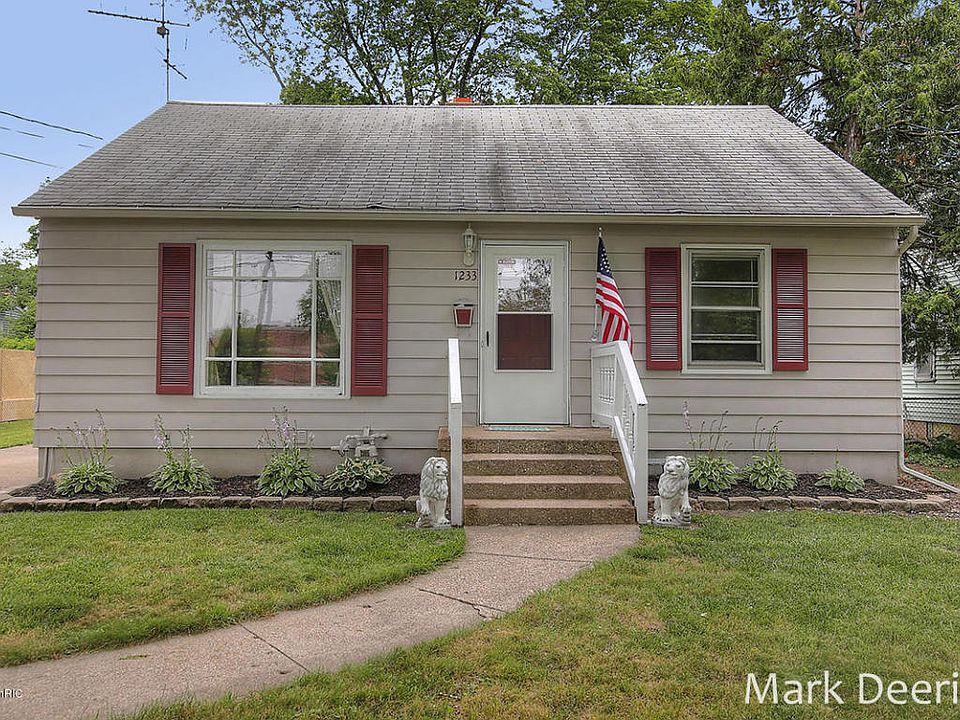 1st image of 1233 Herrick Ave NE