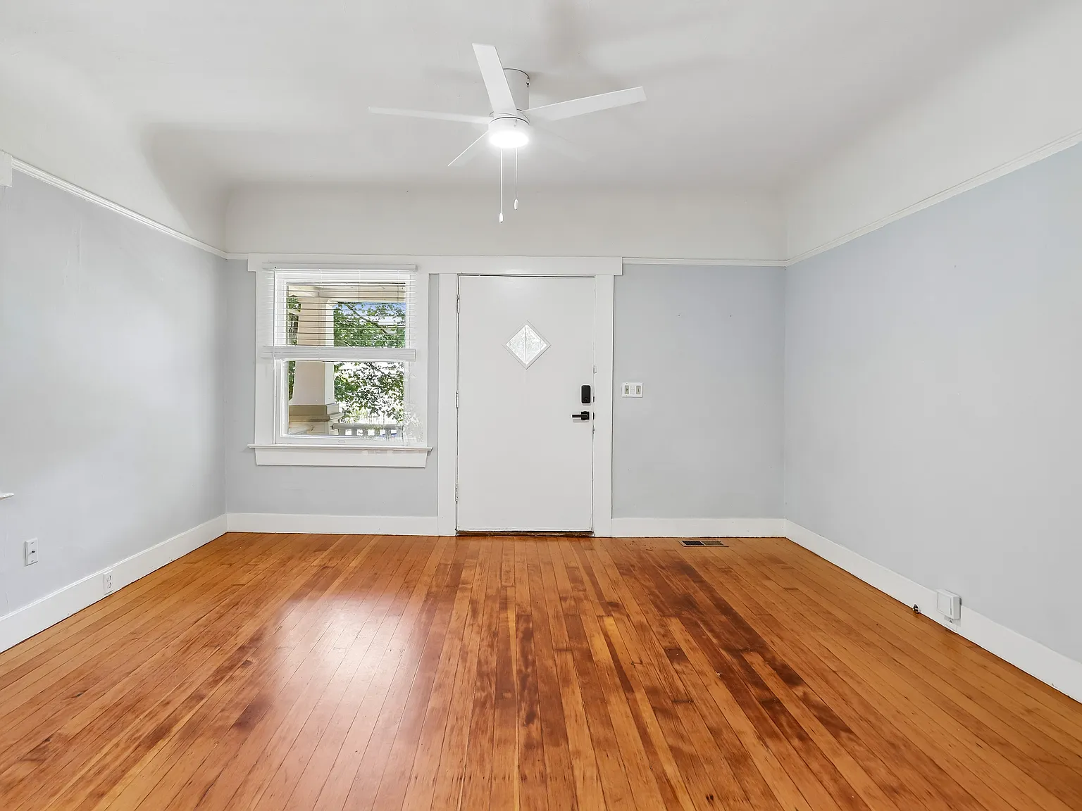 2 bed, 910 sqft, $2,395 — Photo 3