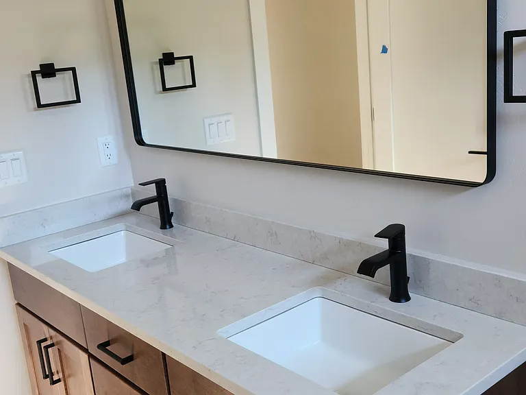 Full Bathroom 2 - North Wing
