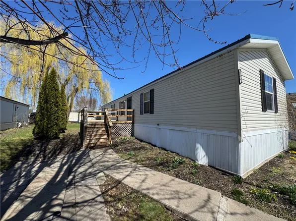 306 Sandybrook Dr, Hamlin, NY 14464