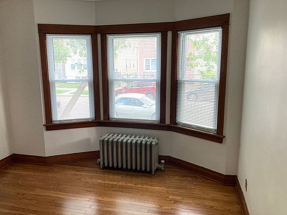 2nd image of 5720 W Ainslie St #1