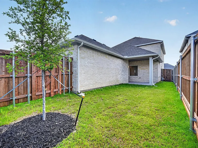 1421 Marcella Ln — Photo 18