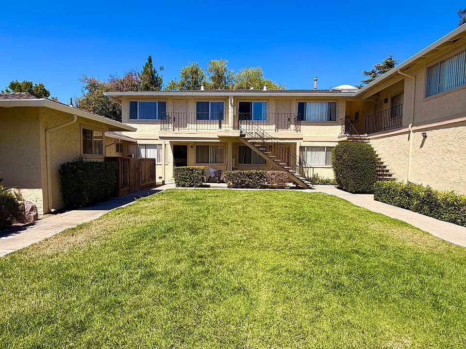 3727 Peacock Court